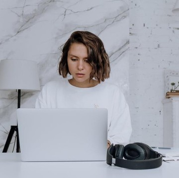 Ampuh Cegah Burnout, Terapkan Tips Mengatur Waktu untuk Pekerjaan Remote