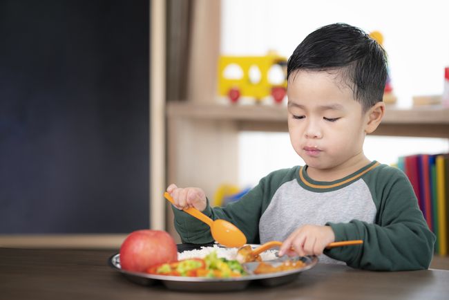 Photo Cara Memakan Apang Dengan Sendok