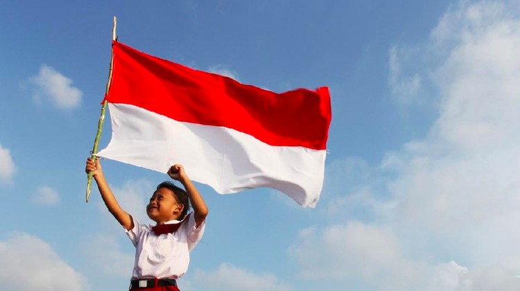 Penting untuk mengajarkan lagu wajib nasional kepada anak-anak, untuk membentuk jiwa nasionalisme pada anak.