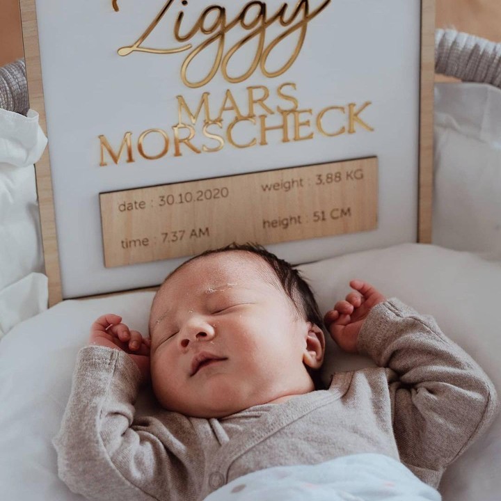 <p>Curtis Ziggy Mars Morscheck lahir pada 30 Oktober 2020 nih, Bunda. Putra kedua pasangan Ringgo Agus Rahman dan Sabai Morscheck ini lahir dengan berat 3,8 kg dan panjang 51 cm. (Foto: Instagram @sabaidieter)</p>