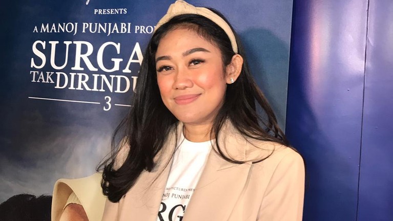 Dibintangi Reza Rahardian, Begini Potret Rilis Film 'Surga Yang Tak Dirindukan 3' Berikut adalah potret suasana saat rilis film 'Surga Yang Tak Dirindukan 3' dengan pemain baru!