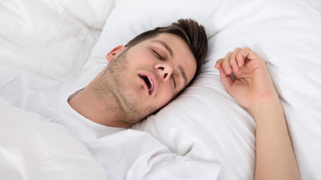 5 Alasan Kamu Ngiler saat Tidur Ketika Anda menyeka ludah di sudut mulut Anda, mungkin Anda baru berpikir, kenapa manusia bisa ngiler saat tidur?