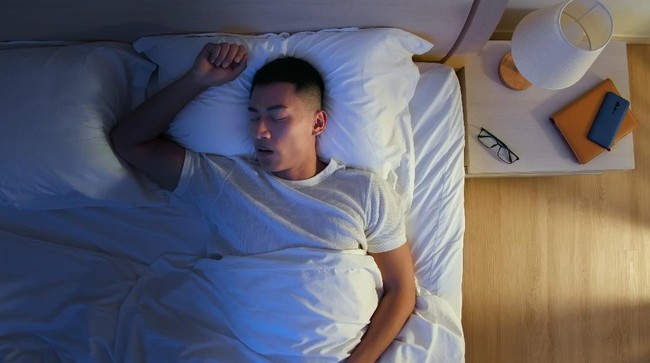 Studi menyatakan mode malam pada sebuah perangkat elektronik seperti smartphone tidak membuat perbedaan pada hasil tidur secara keseluruhan.