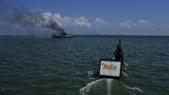 Polairud Baharkam Polri menangkap dua kapal berbendera Vietnam yang melakukan pencurian ikan secara ilegal di Laut Natuna Utara pada Jumat (5/6) lalu.