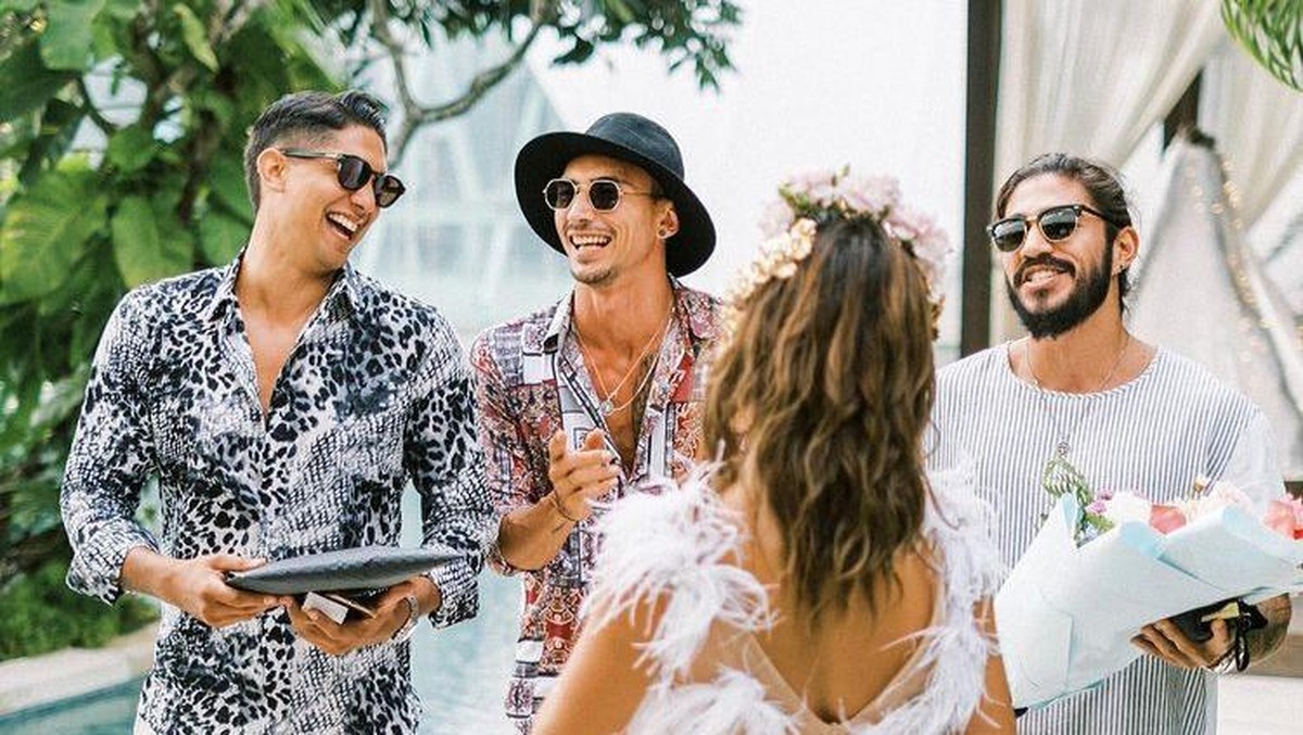 Berikut adalah momen-momen kebersamaan Jedar dan Vincent Verhaag yang diisukan sedang dekat&period;