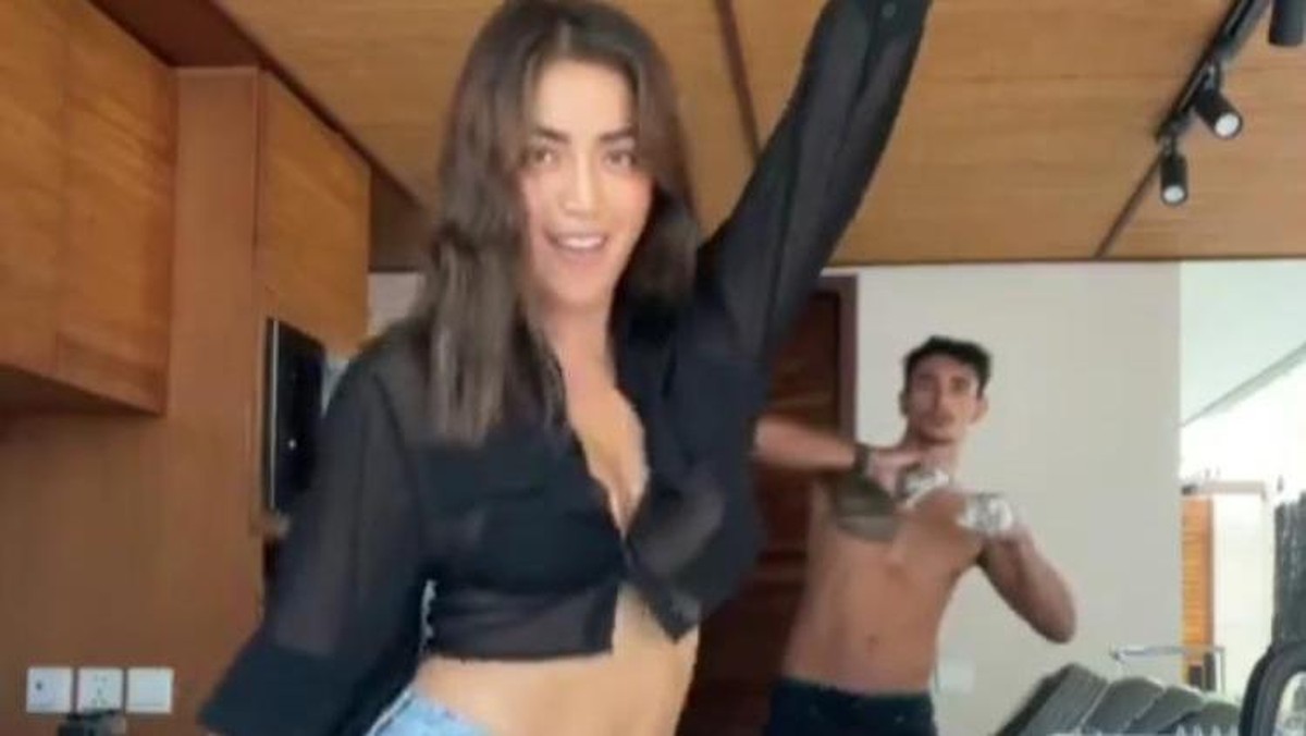 Berikut adalah momen-momen kebersamaan Jedar dan Vincent Verhaag yang diisukan sedang dekat&period;