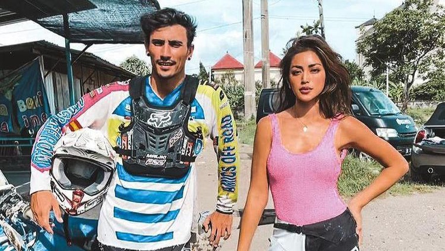 Berikut adalah momen-momen kebersamaan Jedar dan Vincent Verhaag yang diisukan sedang dekat.