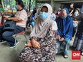 Optimisme Lansia Jemput Suntikan Vaksin di Istora
