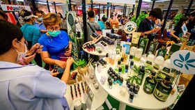 FOTO: Thailand Gelar Pameran Ganja di Pusat Perbelanjaan