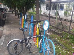 Kondisi #ParkiruntukSepeda di Stasiun Bekasi Setelah Ada Rak Baru
