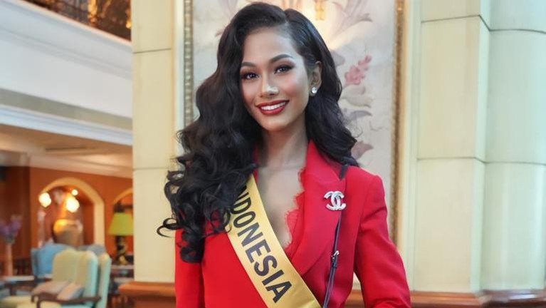 Pesona Aurra Kharishma dalam Berbagai Busana di Ajang Miss Grand International Berikut adalah potret pesona Aurra dalam berbagai balutan busana di ajang Miss Grand International.