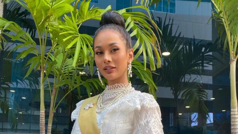 Pesona Aurra Kharishma dalam Berbagai Busana di Ajang Miss Grand International Berikut adalah potret pesona Aurra dalam berbagai balutan busana di ajang Miss Grand International.