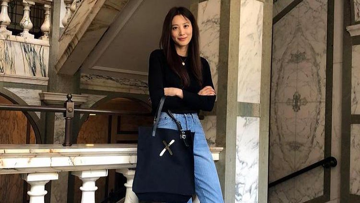 Berikut adalah potret cantik Claudia Kim yang telah resmi bergabung dengan YG Entertainment&period;