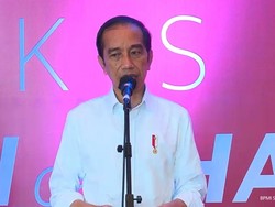 Jokowi Tinjau Proses Vaksinasi COVID 500 Guru di Makassar
