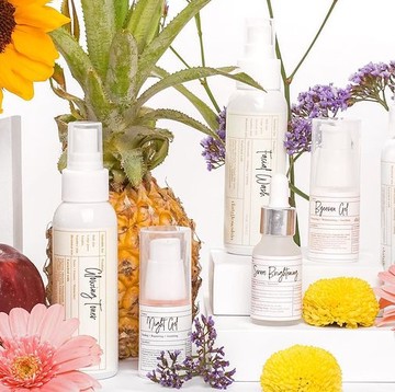 img-title Bikin Wajah Glowing dan Mulus, Intip Rangkaian Skincare dari Datglowskin