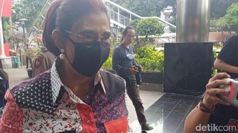 Susi Pudjiastuti