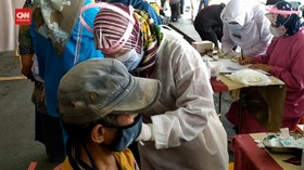 VIDEO: Pedagang Pasar Di Padang Vaksinasi Tahap Kedua
