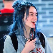 Mengintip Transformasi Warna Rambut Billie Eilish yang Unik dan Eksentrik!