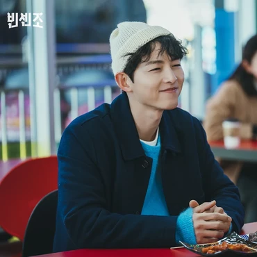 Song Joong Ki Malu-malu Beradegan Mesra Sesama Jenis di Drama 'Vincenzo'