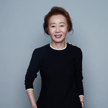 Youn Yuh-jung Jadi Aktris Korea Pertama yang Menang di SAG Awards 2021