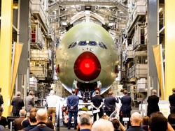 Pesawat Superjumbo Airbus A380 Terakhir Terbang Perdana