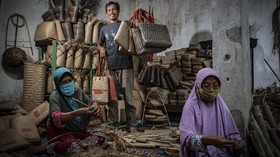 FOTO: Anyaman Loyok dari Lombok Go International