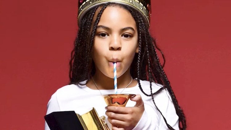 Blue Ivy Carter dengan Grammy Awards pertamanya.