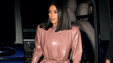img-title Waduh! Kim Kardashian Terlibat Kasus Penyelundupan Patung Romawi Kuno
