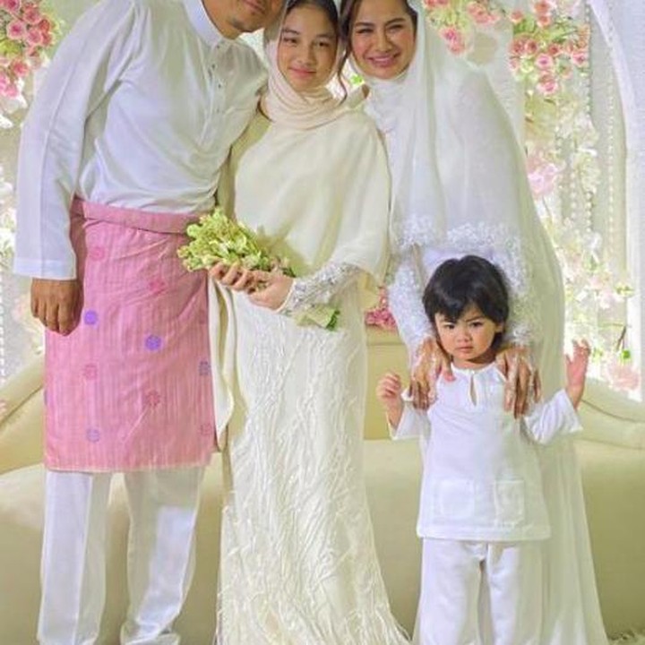 <p>Selamat <em>anniversary</em>! Kita doakan semoga keluarga mereka bahagia selalu ya, Bunda. (Foto: Instagram @narmeukgne)</p>