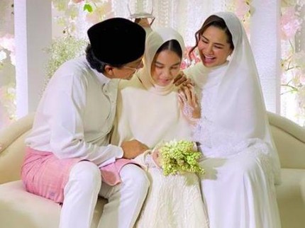 Reaksi Istri Saat Engku Emran Pamer Foto Mesra dan Tulis Pesan Haru