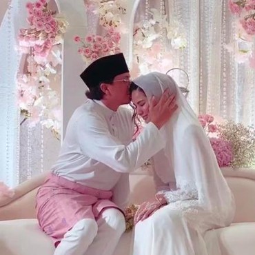Nikah Ketiga Kali, Engku Emran dan Noor Nabila Mesra di Pelaminan