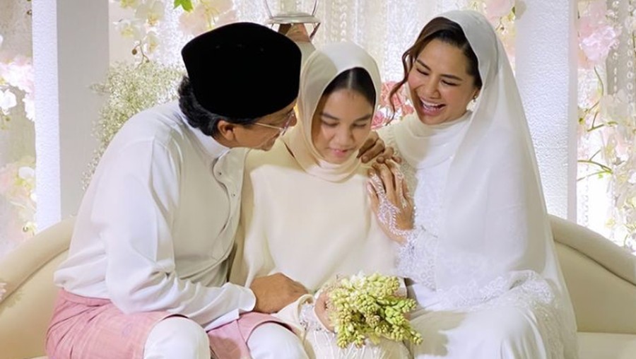 Engku Emran Pernikahan Engku Emran dan Noor Nabila.