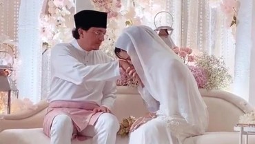 img-title Sah! Engku Emran Resmi Nikahi Noor Nabila