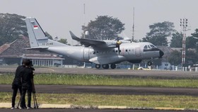 PT DI-Kemhan Teken Kontrak Tender Pesawat CN235-220 Rp748 M