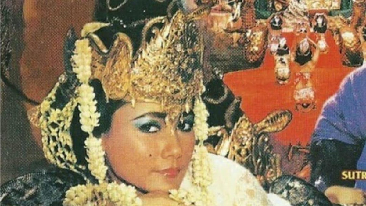 Berikut adalah foto-foto eksklusif Suzzanna sang ratu horor yang bikin merinding&period;