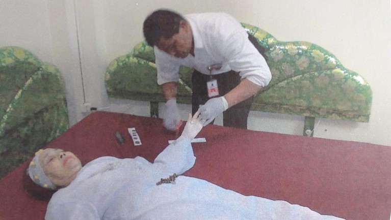 Berikut adalah foto-foto eksklusif Suzzanna sang ratu horor yang bikin merinding.