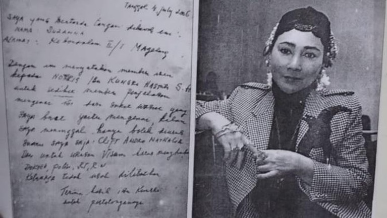 Foto-foto Eksklusif Suzzanna Sang Ratu Horor yang Bikin Merinding Berikut adalah foto-foto eksklusif Suzzanna sang ratu horor yang bikin merinding.