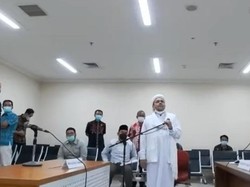 Habib Rizieq Didakwa Tak Patuhi Prokes dan Halangi Petugas di Megamendung