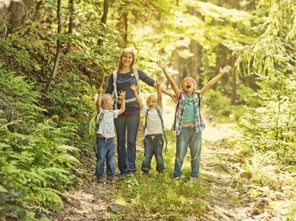 Sambut Hari Hutan Internasional, Yuk Edukasi Anak Tentang Lingkungan Hidup Bun