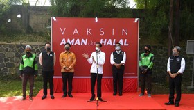 Jokowi Dukung Pos Vaksin Drive-Thru Gojek-Halodoc Diperluas