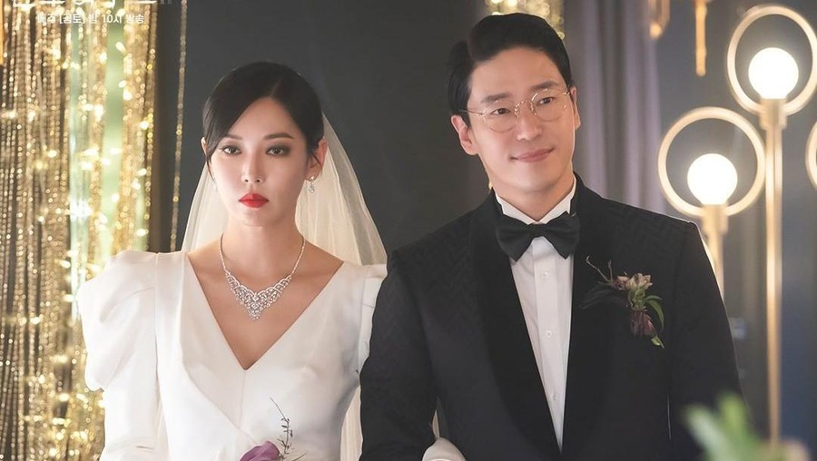 Kim So Yeon Pasrah Dinikahi Uhm Ki Joon di Episode Baru 'The Penthouse 2'
