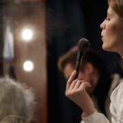 5 Lipstick Produk Lokal yang Bisa Dijadikan Blush On, Dijamin Merah Merona!