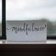 Mindfulness Sederhana untuk Meningkatkan Fokus Saat Beraktivitas