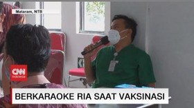 VIDEO: Berkaraoke Ria Saat Vaksinasi