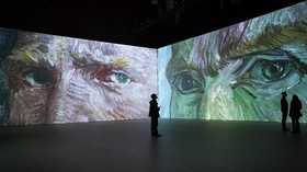 FOTO: Menyelami Lukisan Van Gogh versi Digital di Vancouver