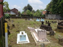 Proyek Tol Yogya-Solo Makan Kuburan hingga Sekolah