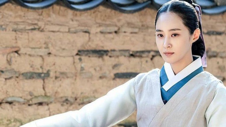 Berikut adalah penampakan Yuri SNSD di drama Korea yang bertajuk 'Bossam: Steal the Fate' (judul sementara) yang bikin kaget.