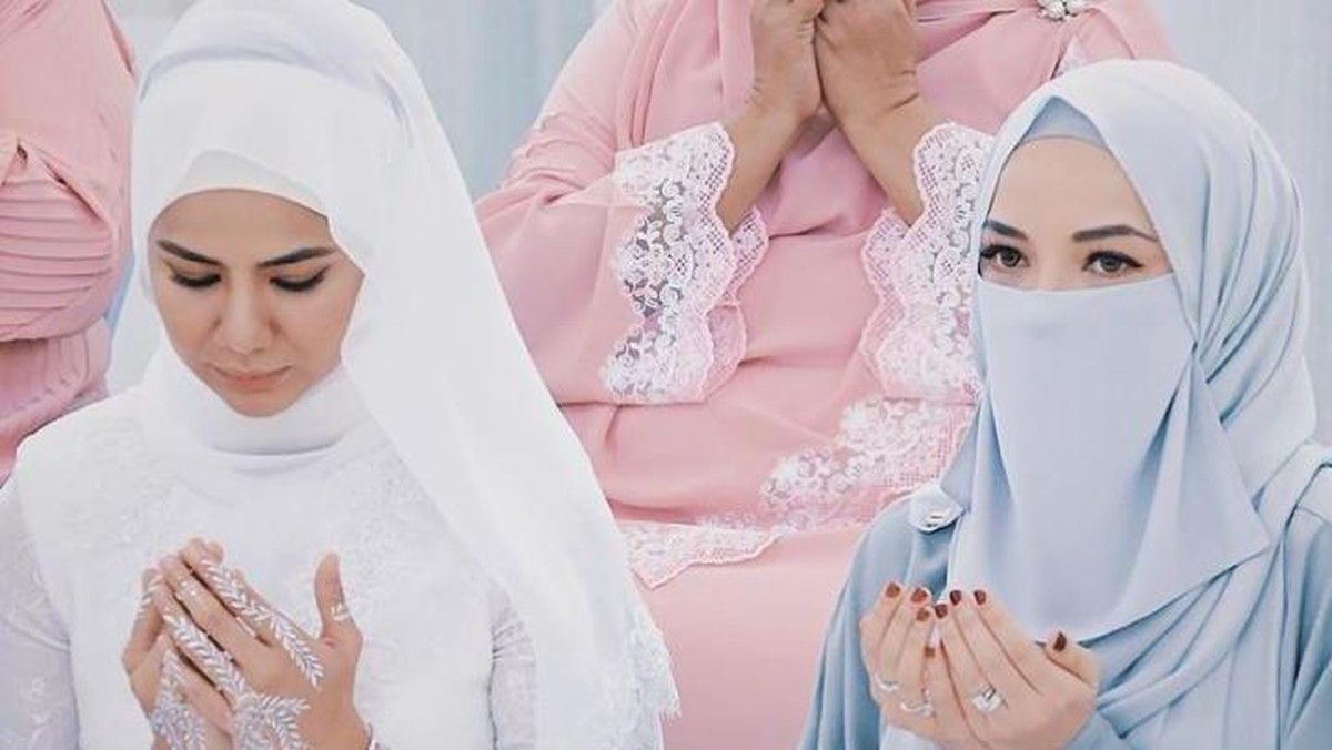 Berikut potret cantik Neelofa memakai cadar di pernikahan Engku Emran dengan Noor Nabila&period;