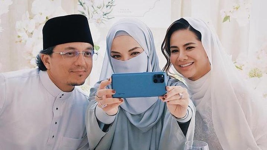 Berikut potret cantik Neelofa memakai cadar di pernikahan Engku Emran dengan Noor Nabila.