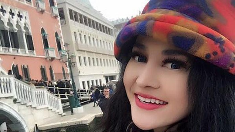 Berikut adalah sosok Cynthiara Alona pemilik Hotel Prostitusi yang kini menjadi tersangka.